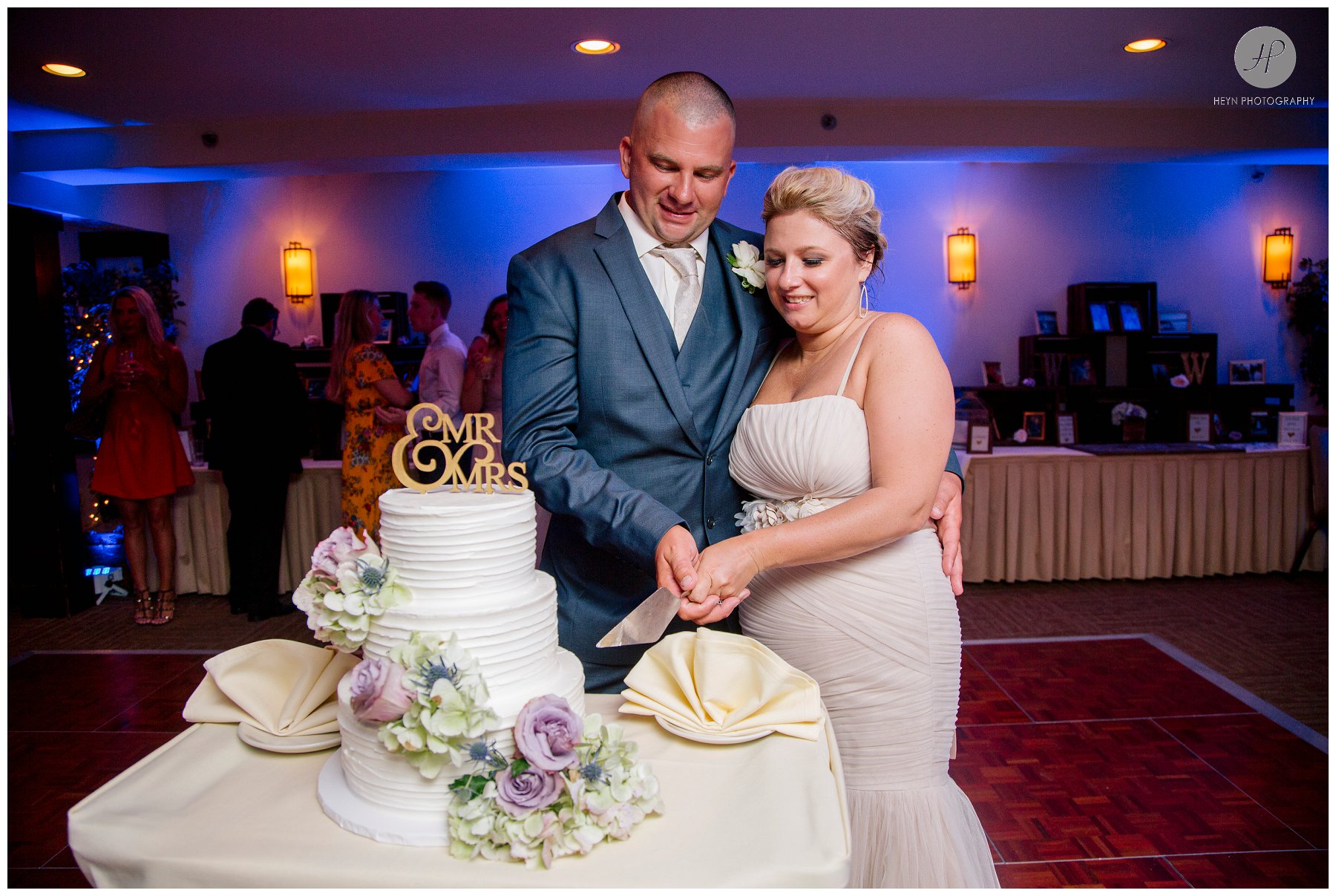 bride and groom cutting cake at salt creek grille wedding in new jersey 